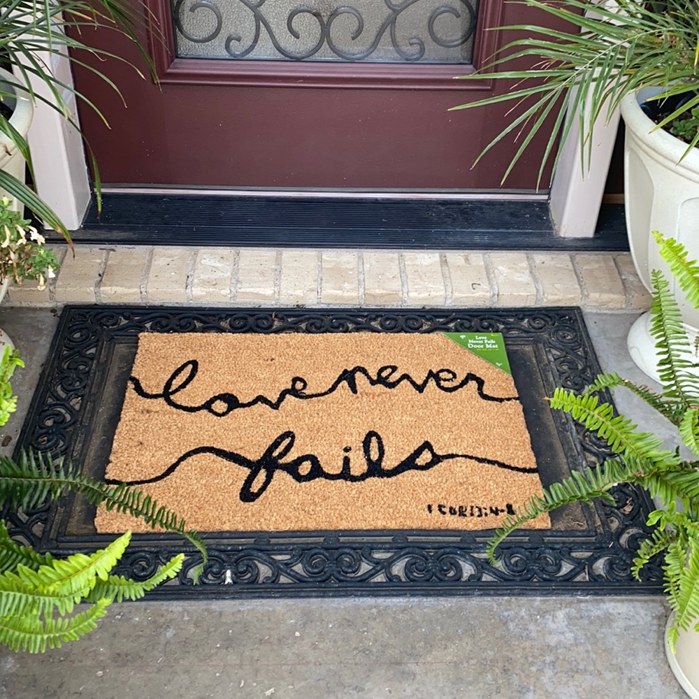 ❤️Dickson's "LOVE NEVER FAILS" Door Mat